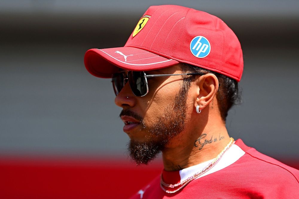 Hamilton alfineta Red Bull após troca de Lawson por Tsunoda: “Não estou surpreso”