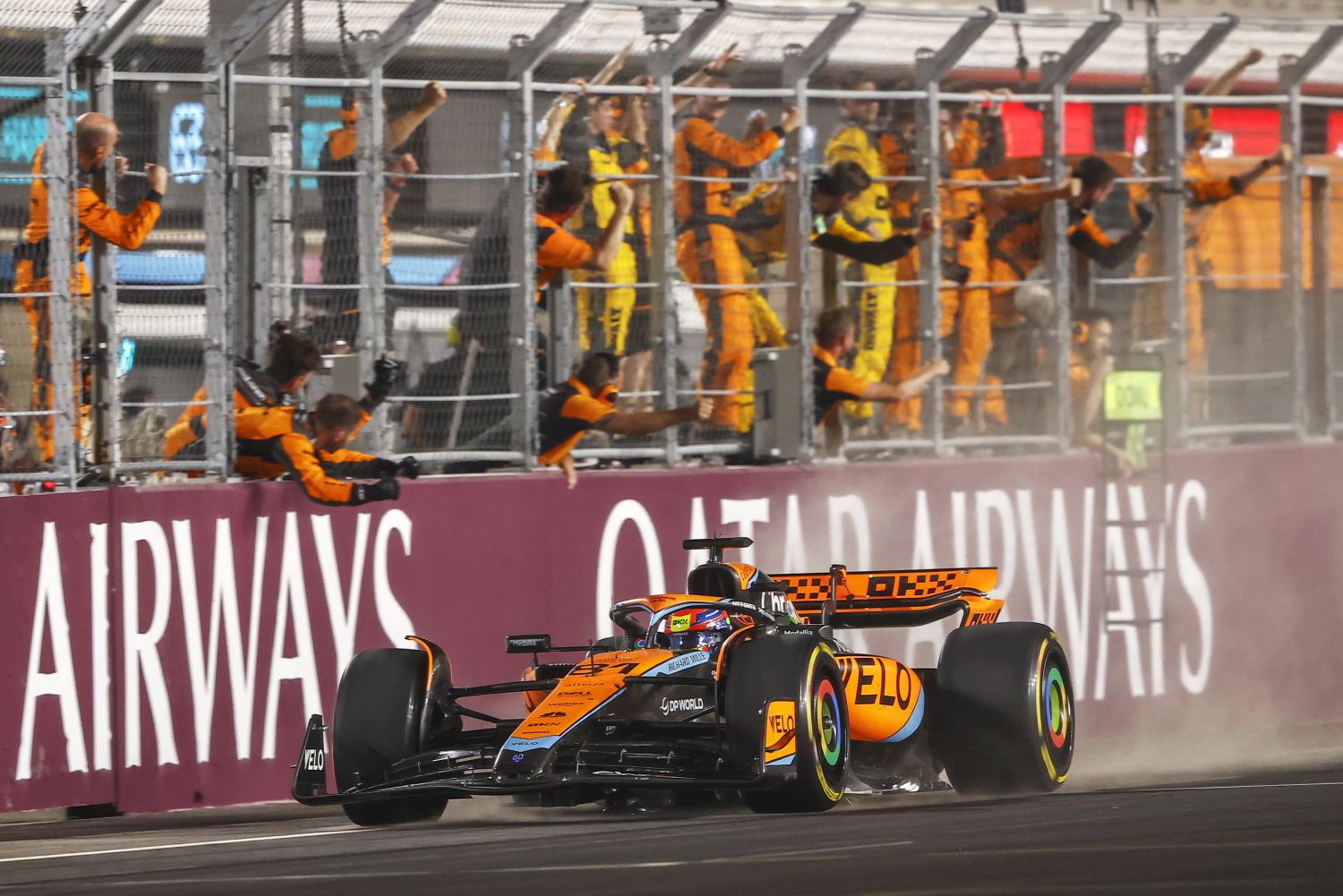 Oscar Piastri domina e vence o GP do Bahrein 2025 em exibição impecável
